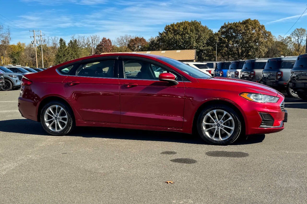 Used 2020 Ford Fusion SE FWD image 2
