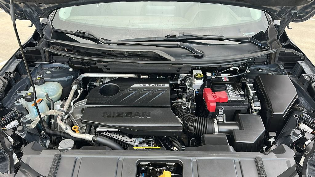 Used 2023 Nissan Rogue SV image 3