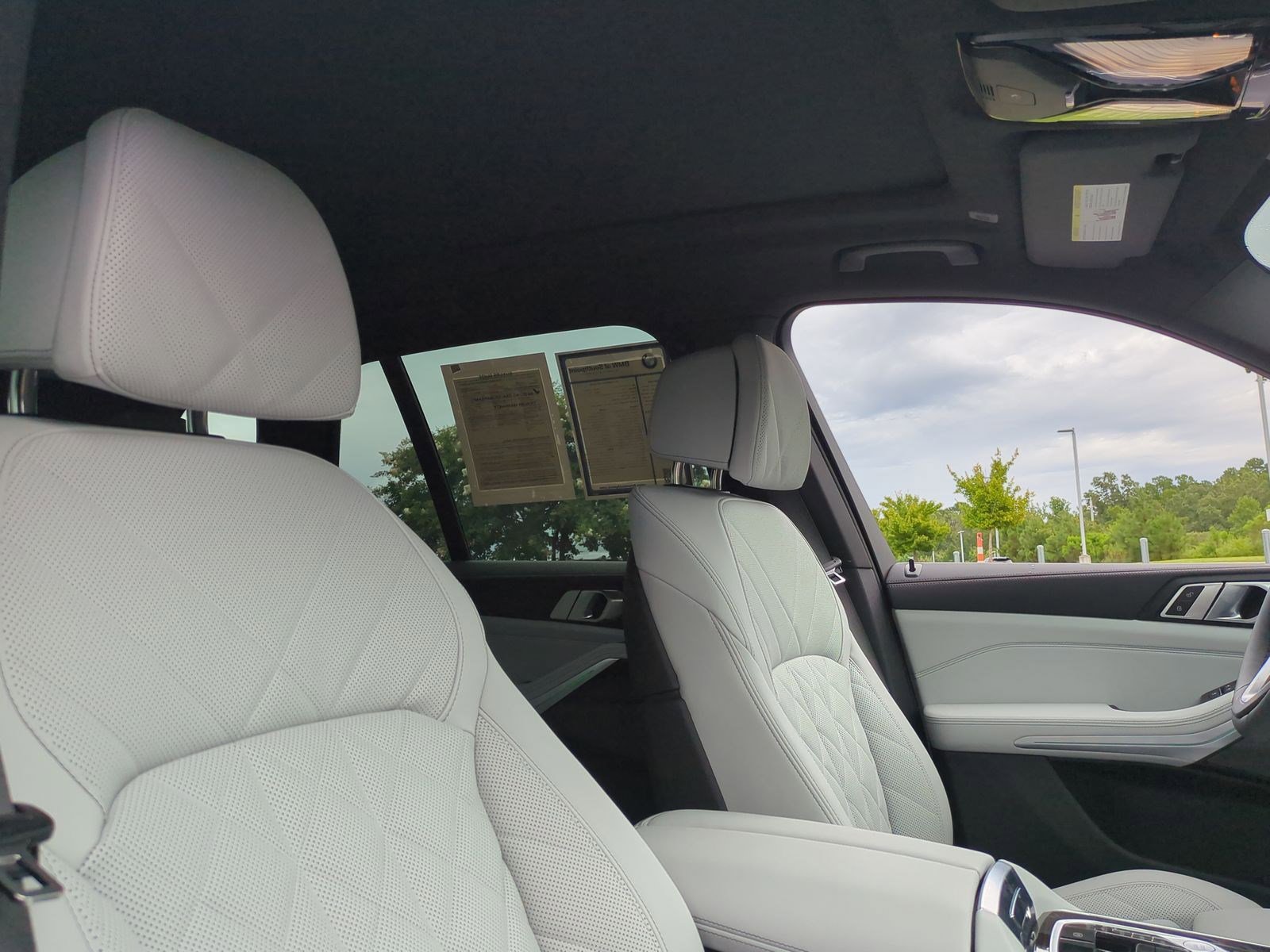 Used 2025 BMW X5 xDrive50e w/ Premium Package image 33