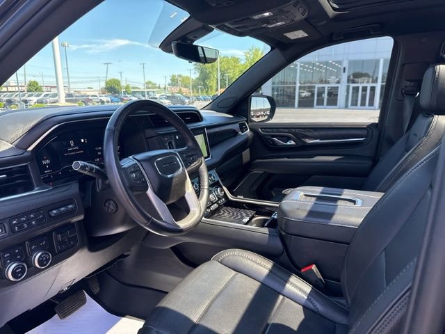 Used 2022 GMC Yukon XL Denali w/ Denali Premium Package AWD/4WD image 15