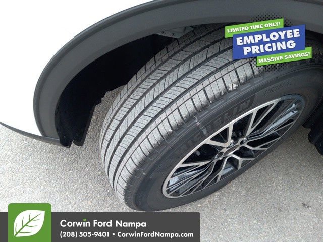 New 2025 Ford Escape SE w/ PHEV Premium Package FWD image 34