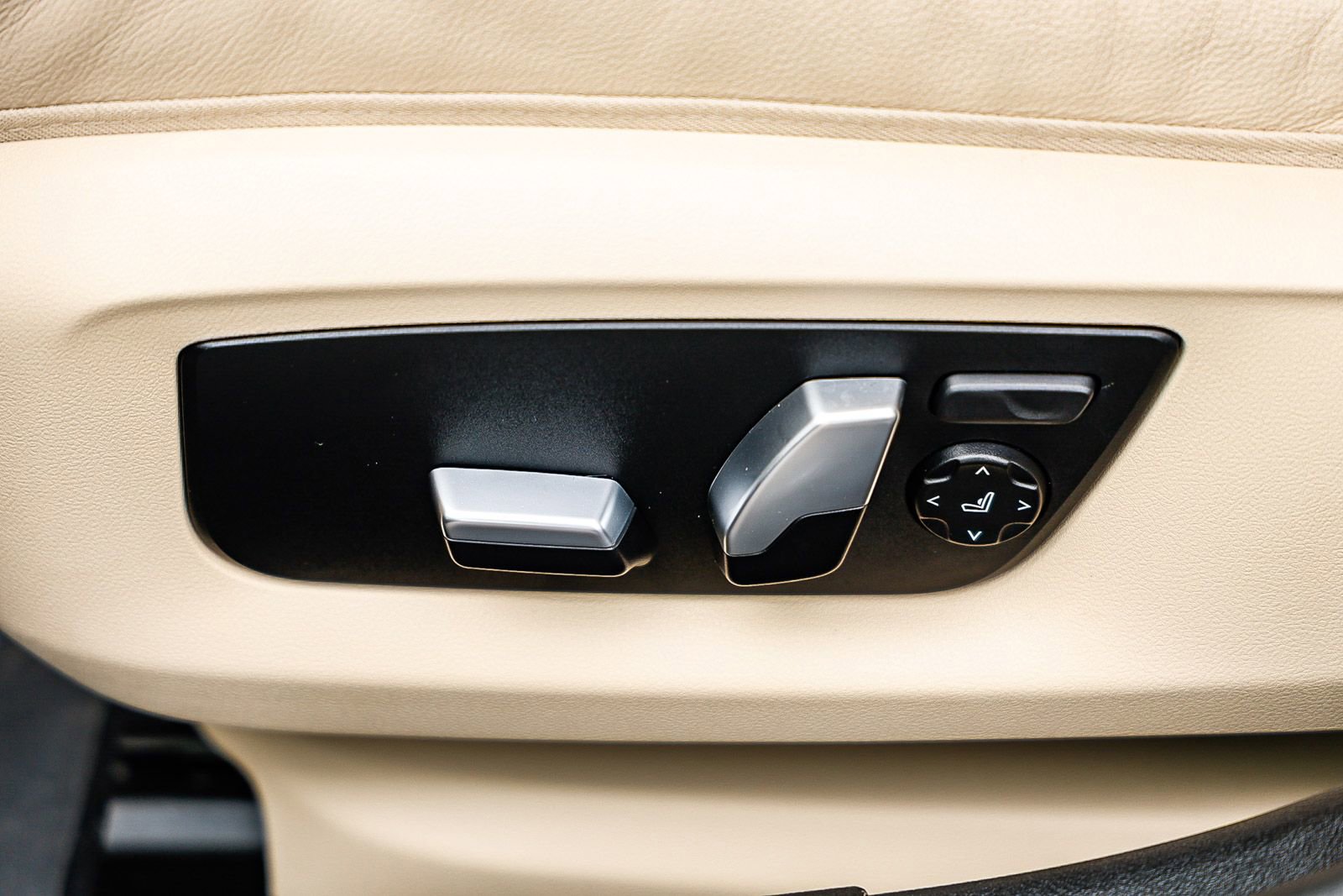 Used 2021 BMW 530i 530i w/ Premium Package image 22