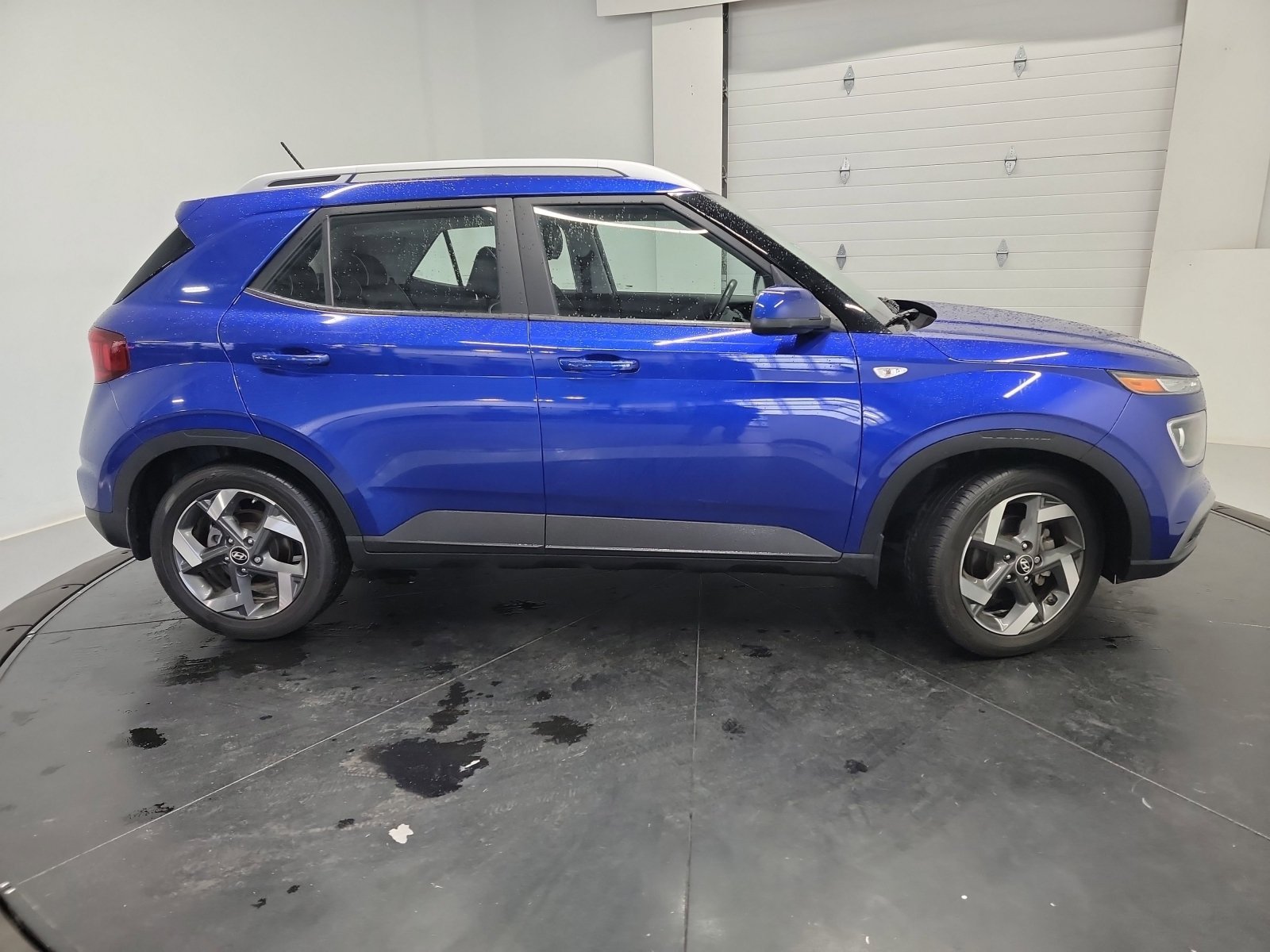 Used 2023 Hyundai Venue Limited FWD image 19