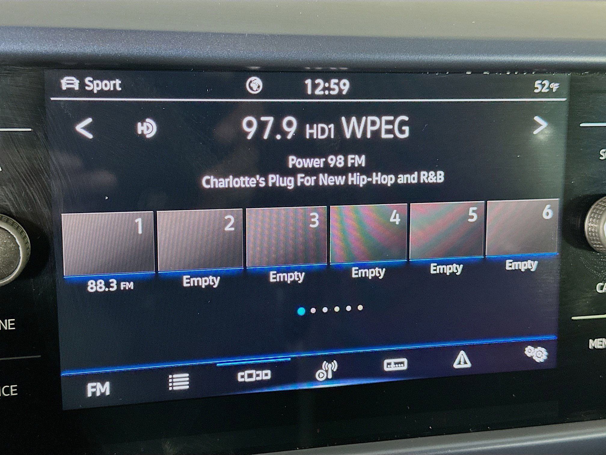 Used 2024 Volkswagen Taos SE image 21