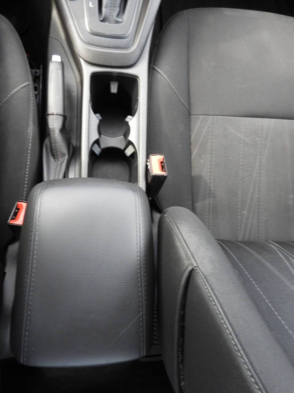 Used 2018 Ford Focus SE w/ Cold Weather Package FWD image 36