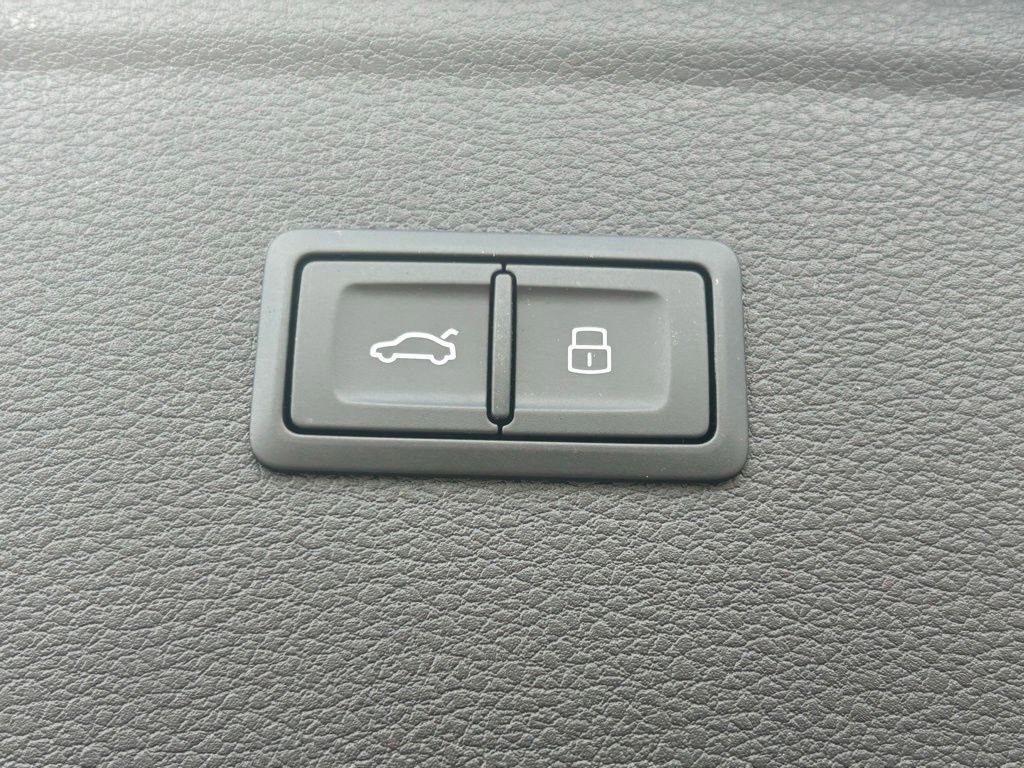 Certified 2024 Audi Q5 e Premium Plus w/ Premium Plus Package image 46