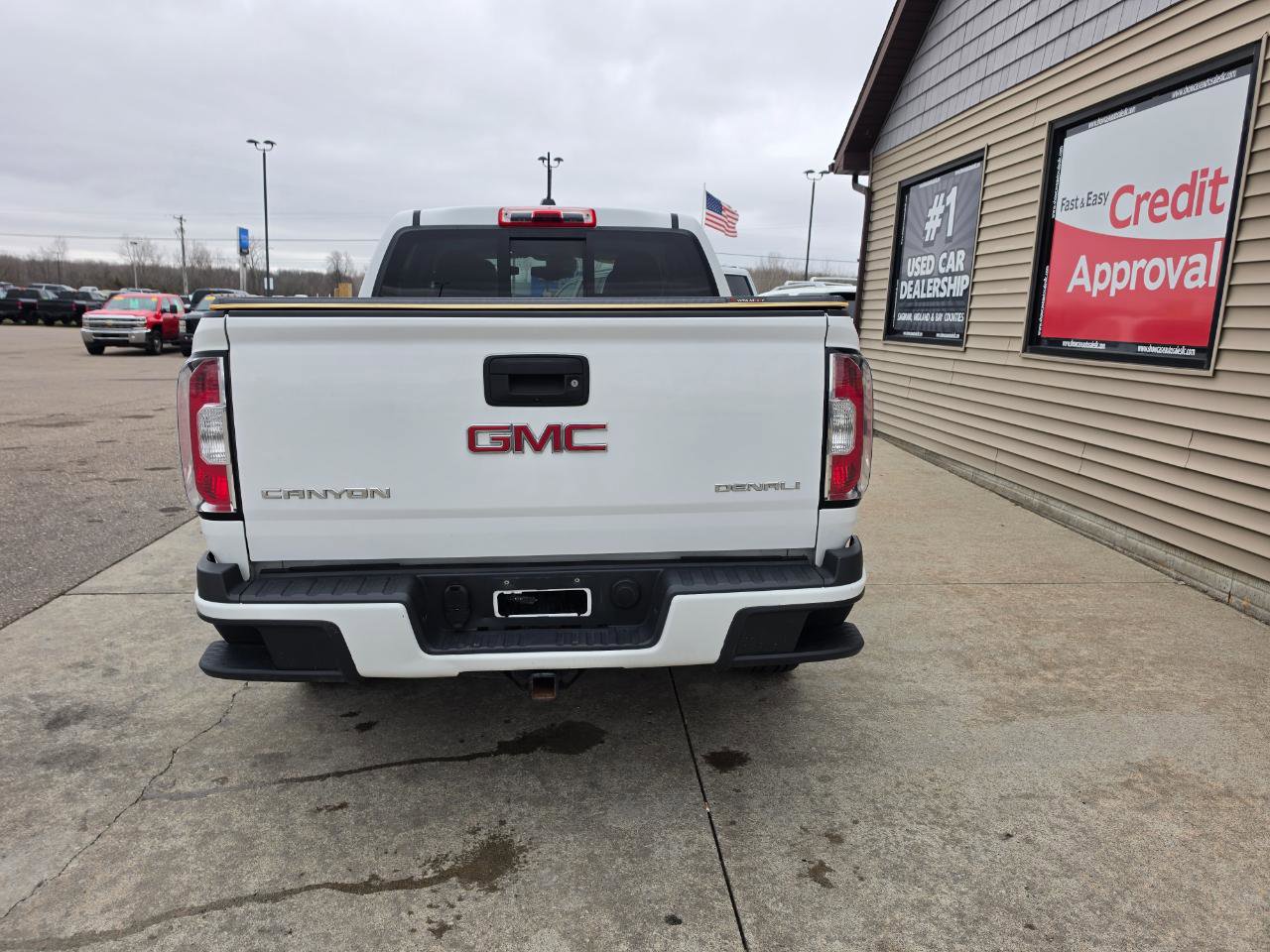 Used 2017 GMC Canyon Denali image 5
