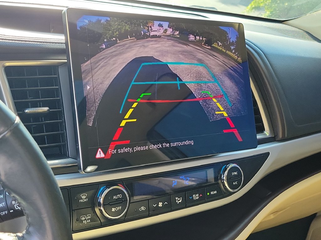 Used 2019 Toyota Highlander XLE FWD image 36