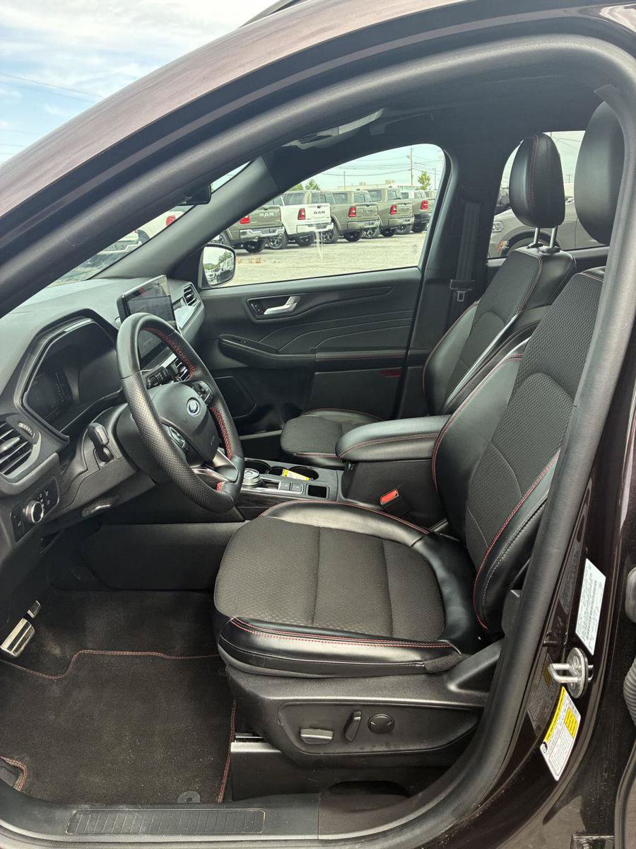 Used 2023 Ford Escape ST-Line w/ Tech Pack #1 AWD/4WD image 17