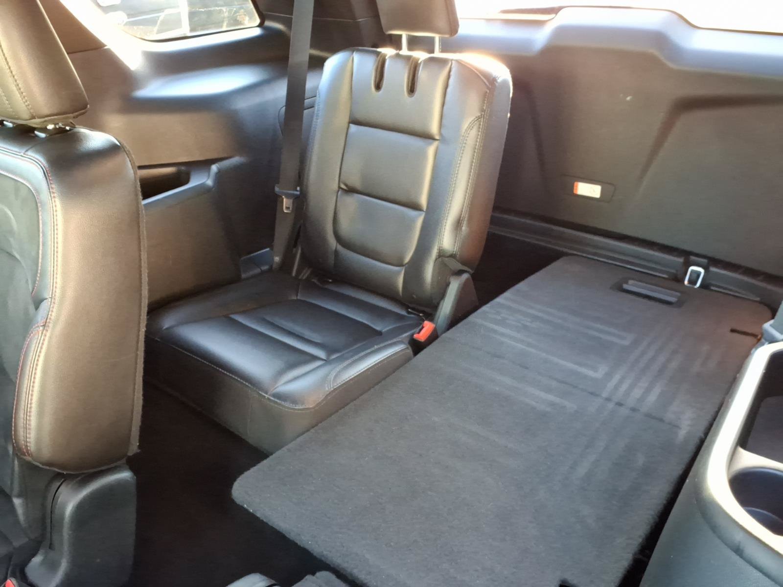 Used 2019 Ford Explorer XLT w/ Equipment Group 202A AWD/4WD image 12