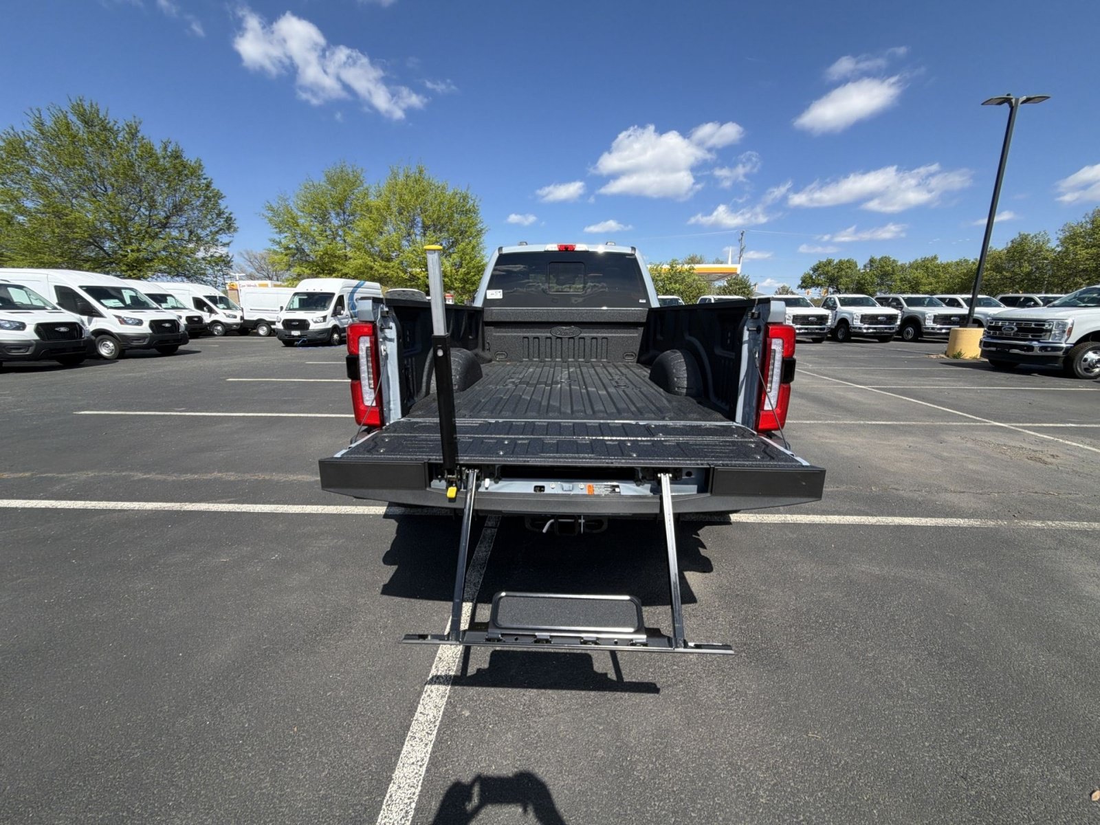 New 2026 Ford F450 Platinum w/ Platinum Plus Package AWD/4WD image 32