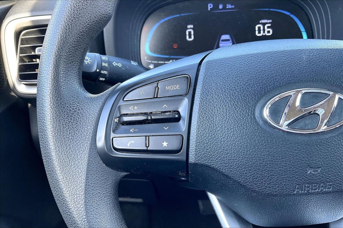 Used 2024 Hyundai Venue SE FWD image 17