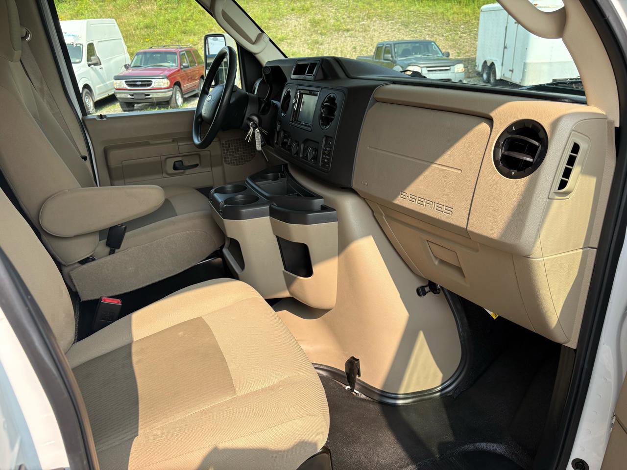 Used 2018 Ford E-450 and Econoline 450 Super Duty w/ Motorhome Prep Package RWD image 32