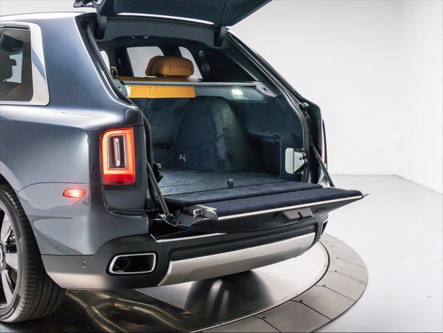 Used 2024 Rolls-Royce Cullinan AWD/4WD image 32