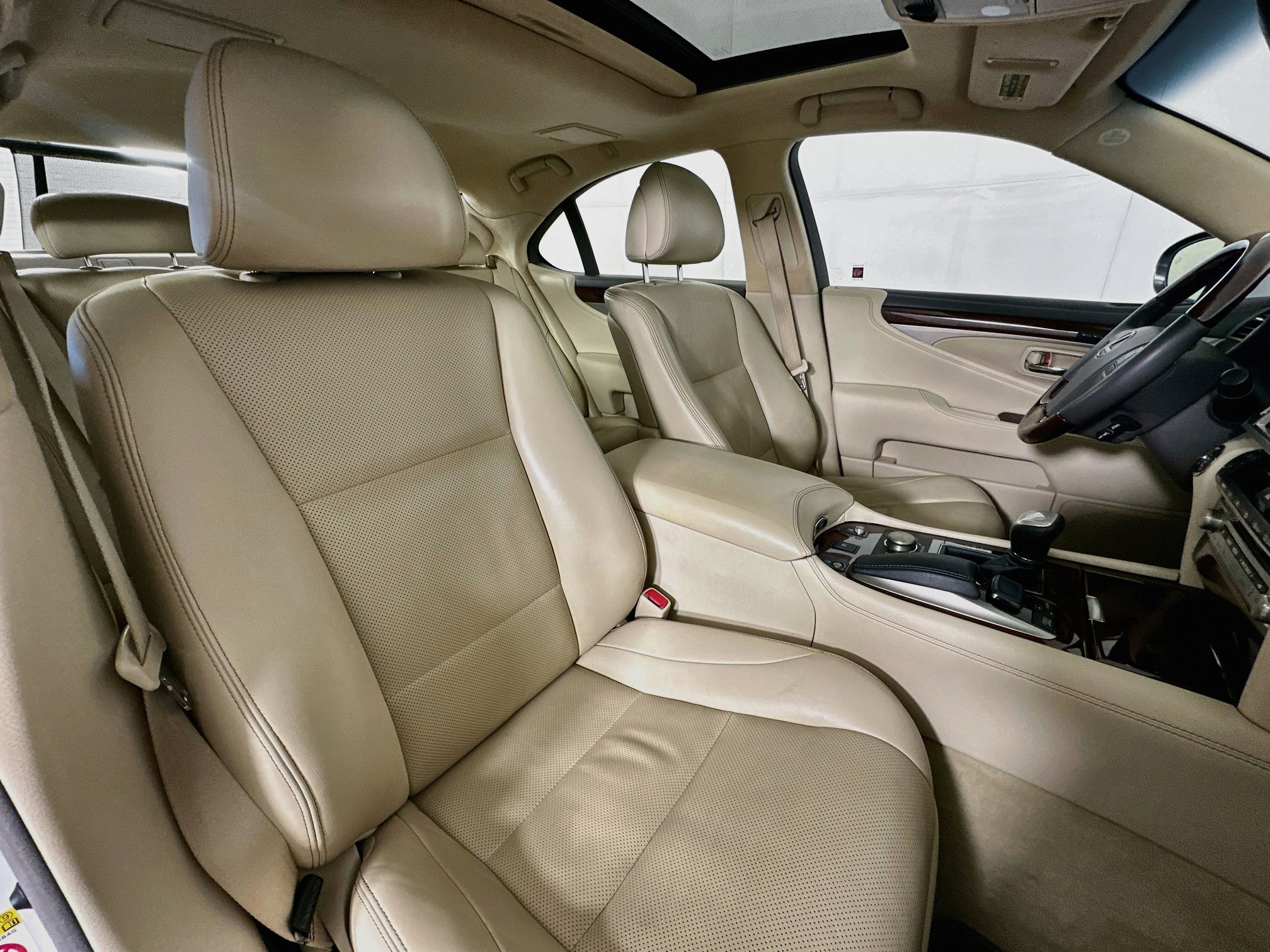 Used 2015 Lexus LS 460 w/ Comfort Package RWD image 33