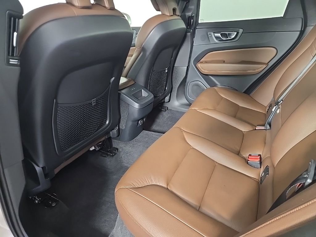 Certified 2023 Volvo XC60 B5 Plus w/ Climate Package image 14