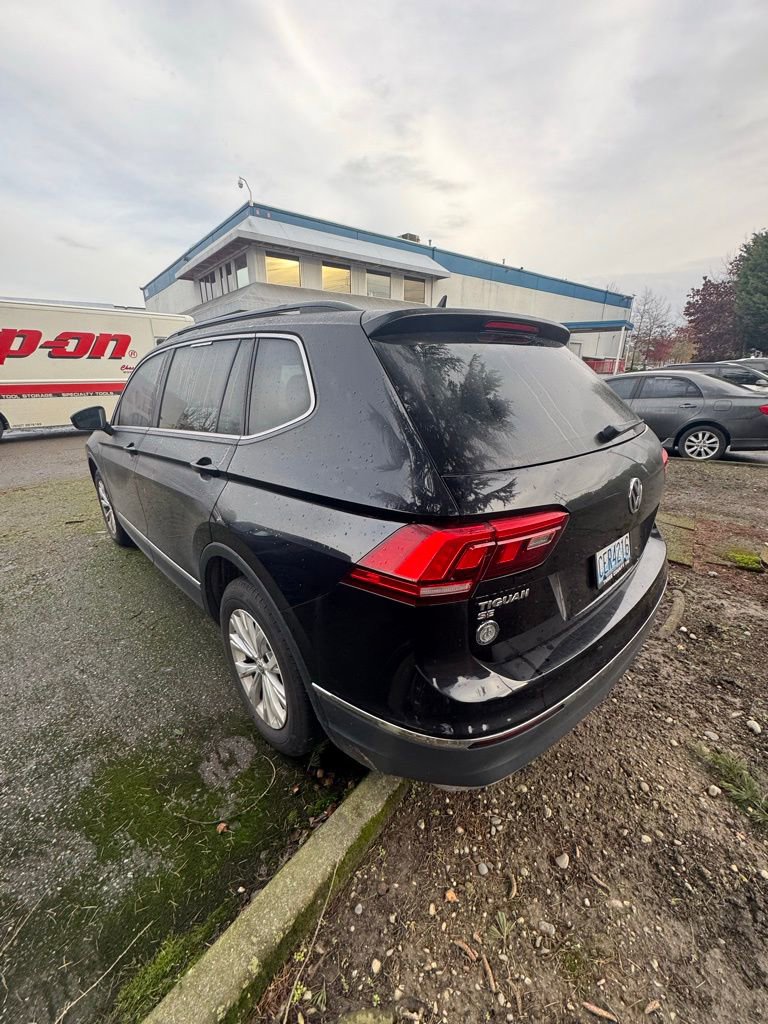 Used 2018 Volkswagen Tiguan SE w/ Panoramic Sunroof Package image 7