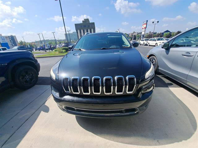 Used 2016 Jeep Cherokee Limited AWD/4WD image 2