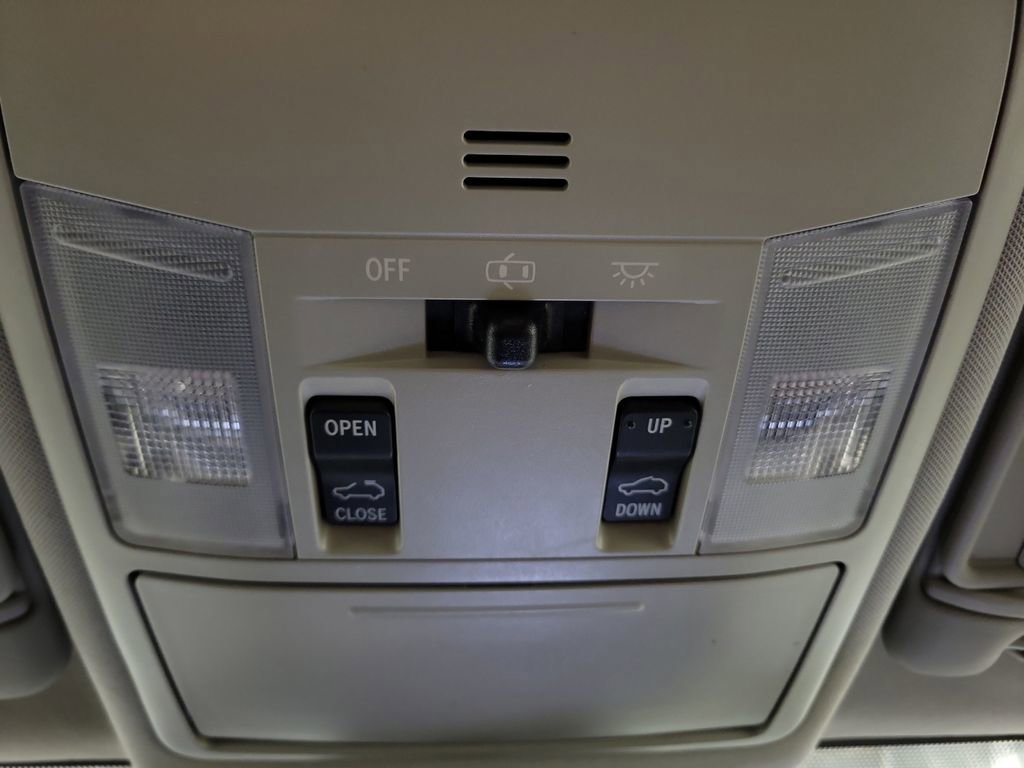 Used 2018 Toyota RAV4 Limited image 20