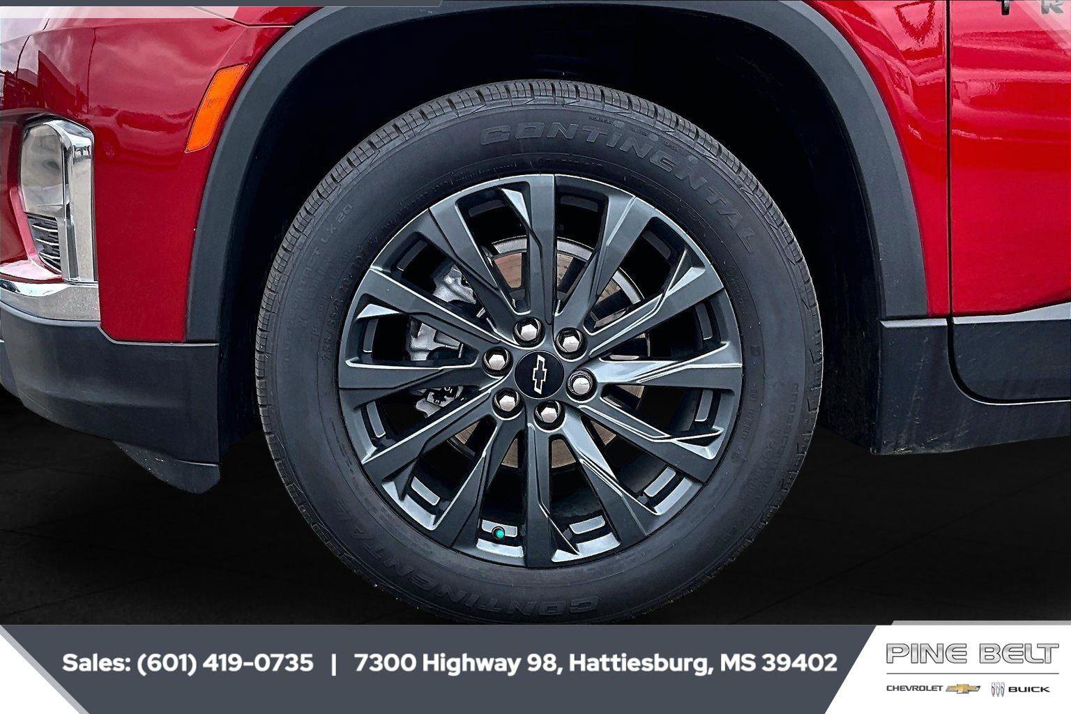 Used 2023 Chevrolet Traverse RS FWD image 7