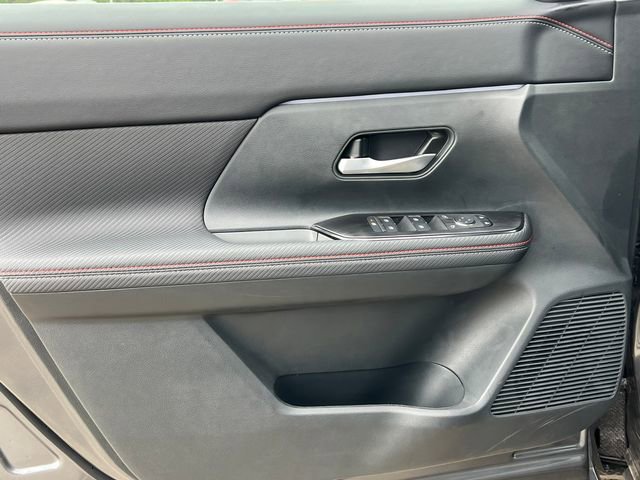 New 2026 Nissan Kicks SR w/ Cold Weather Package AWD/4WD image 11
