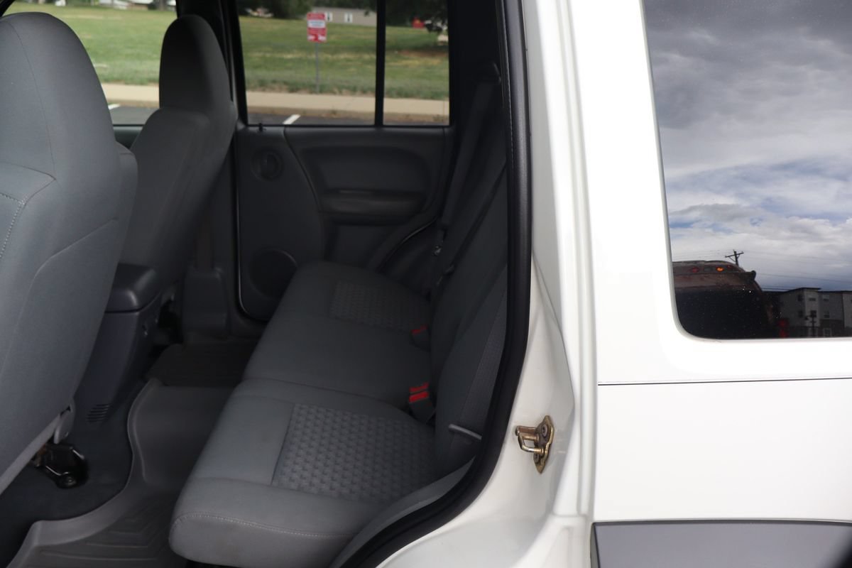 Used 2006 Jeep Liberty Sport AWD/4WD image 20