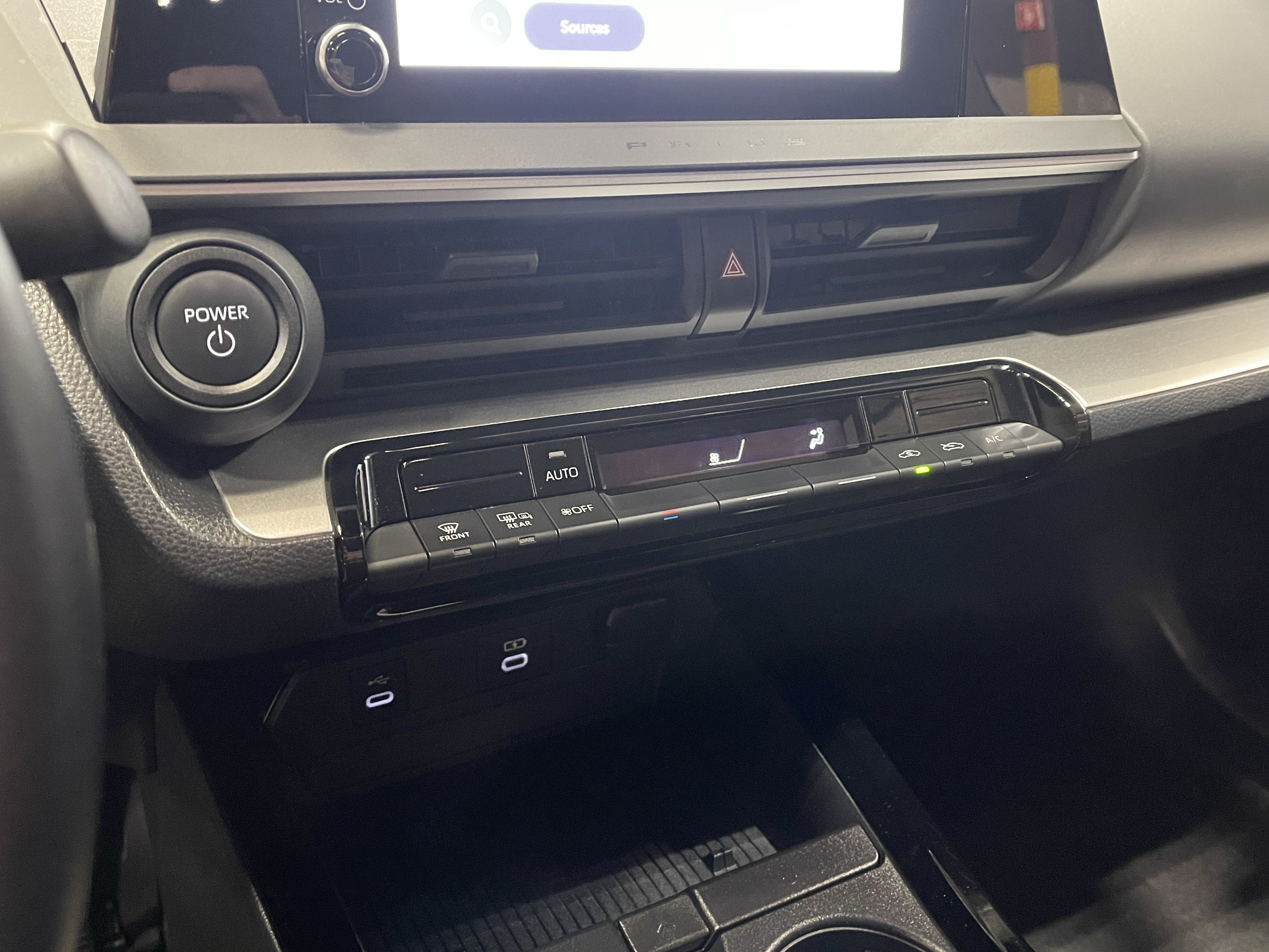 Used 2025 Toyota Prius LE FWD image 23