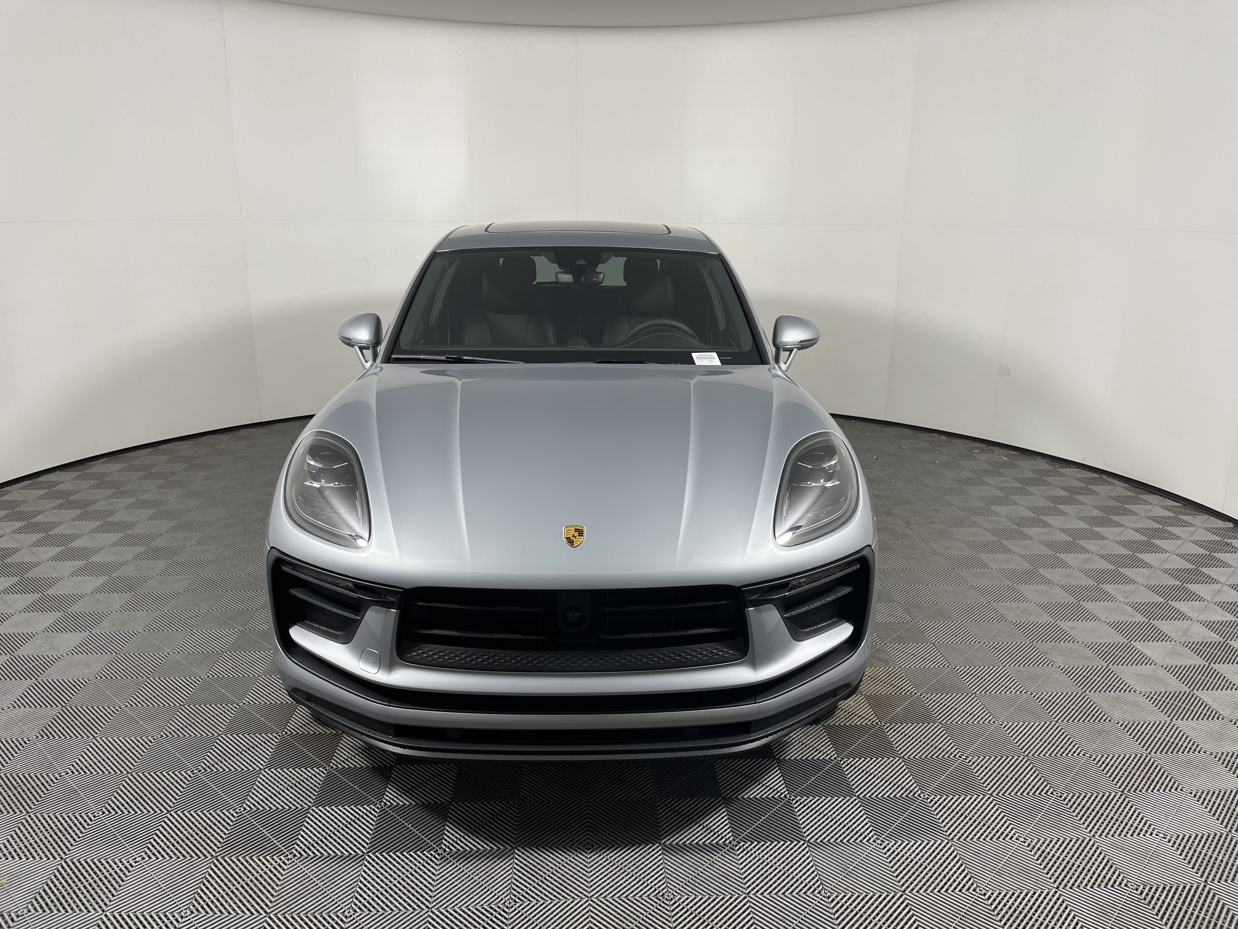 Certified 2026 Porsche Macan AWD/4WD image 10
