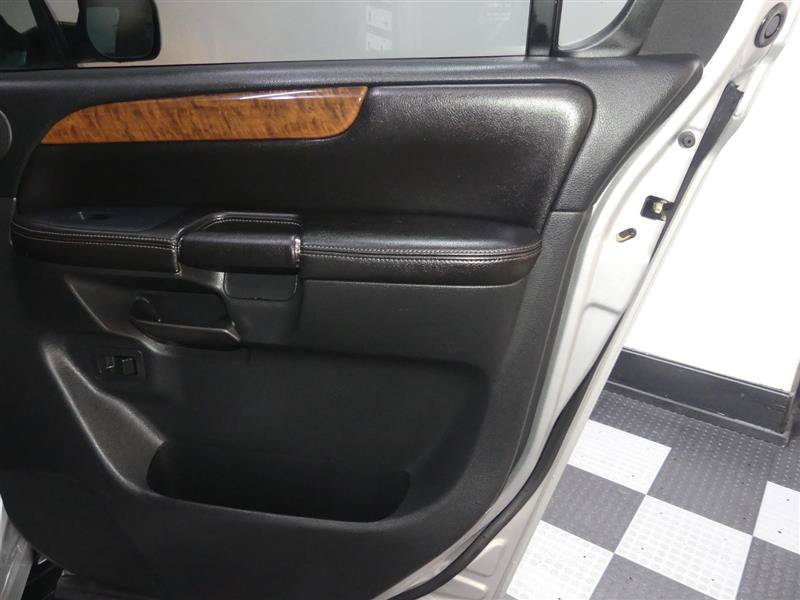 Used 2014 Nissan Armada Platinum w/ 2nd Row Captain Seat Package AWD/4WD image 23