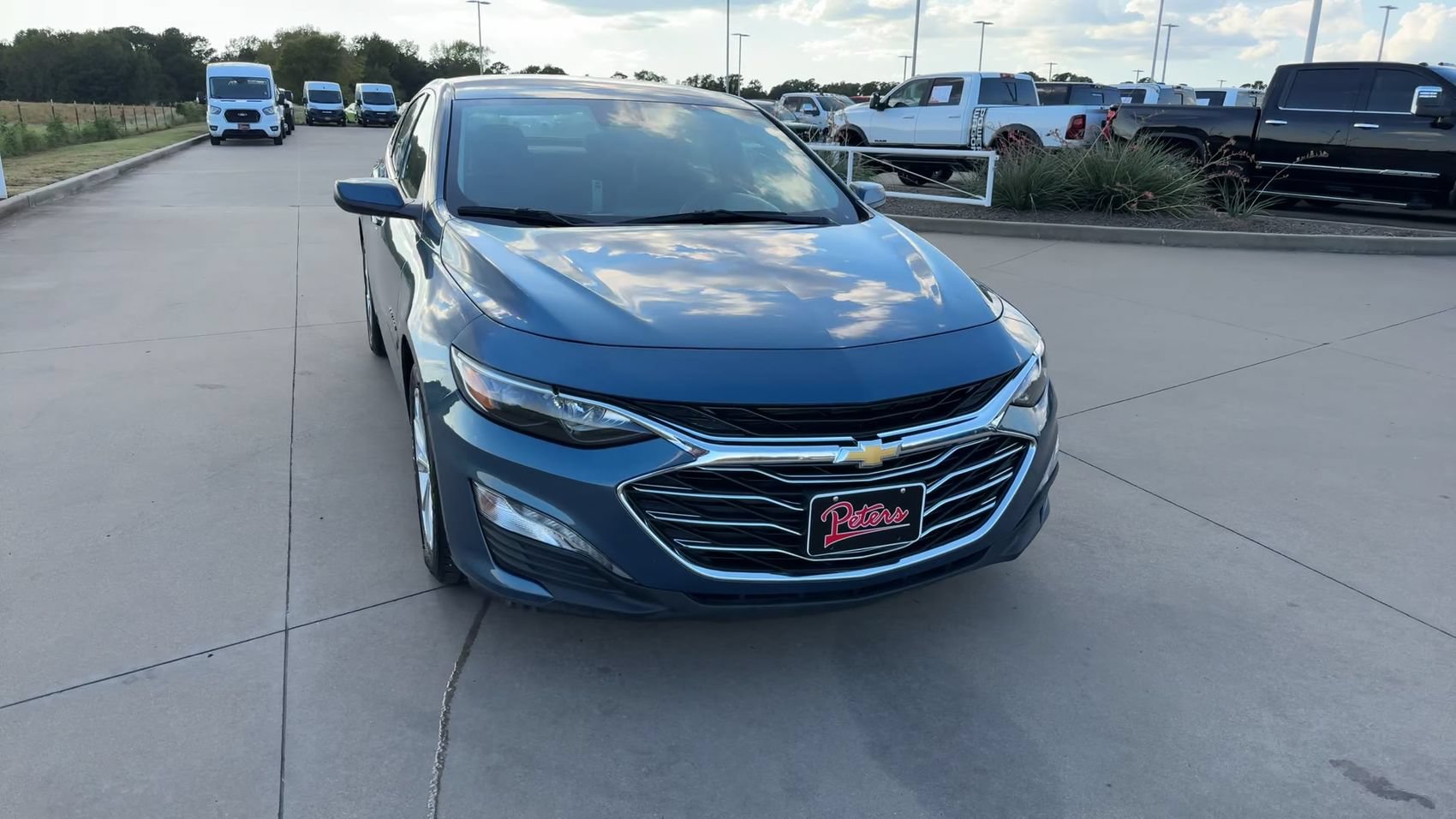 Used 2025 Chevrolet Malibu LT FWD image 4
