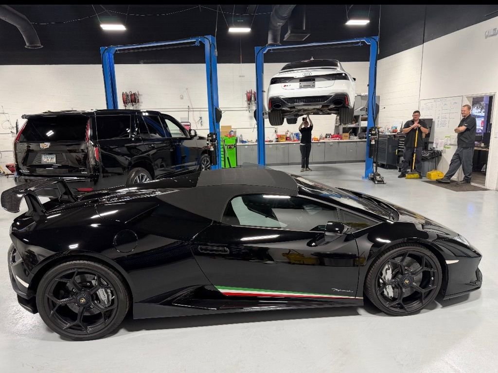Used 2018 Lamborghini Huracan Performante image 2