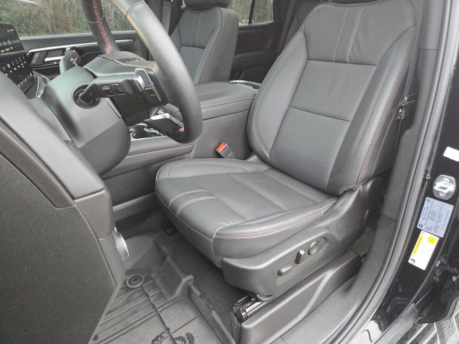 Used 2025 Chevrolet Tahoe RST w/ Comfort Package image 31