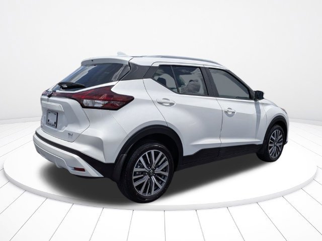 Used 2024 Nissan Kicks SV FWD image 3