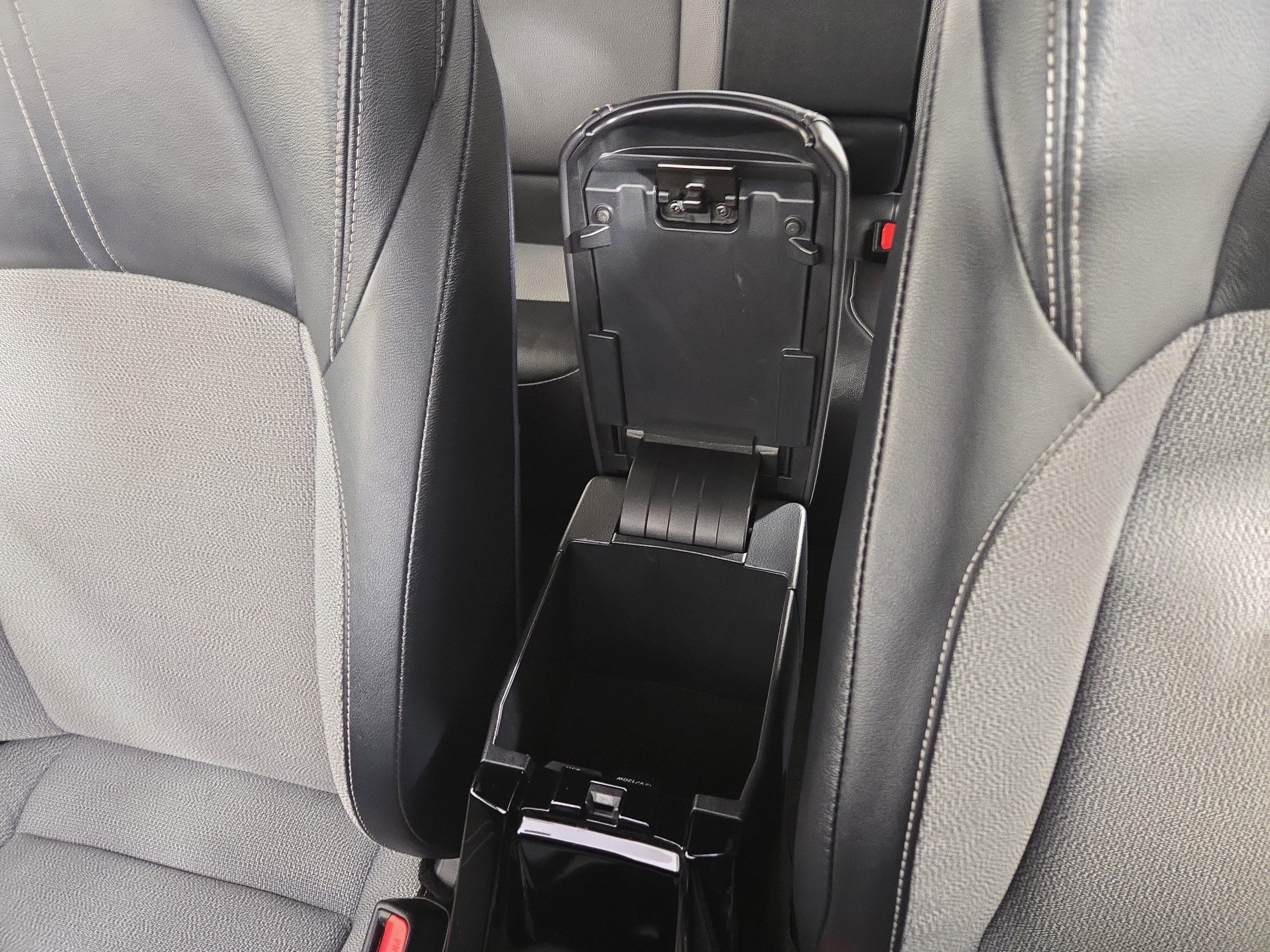 Used 2019 Toyota Corolla XSE image 26