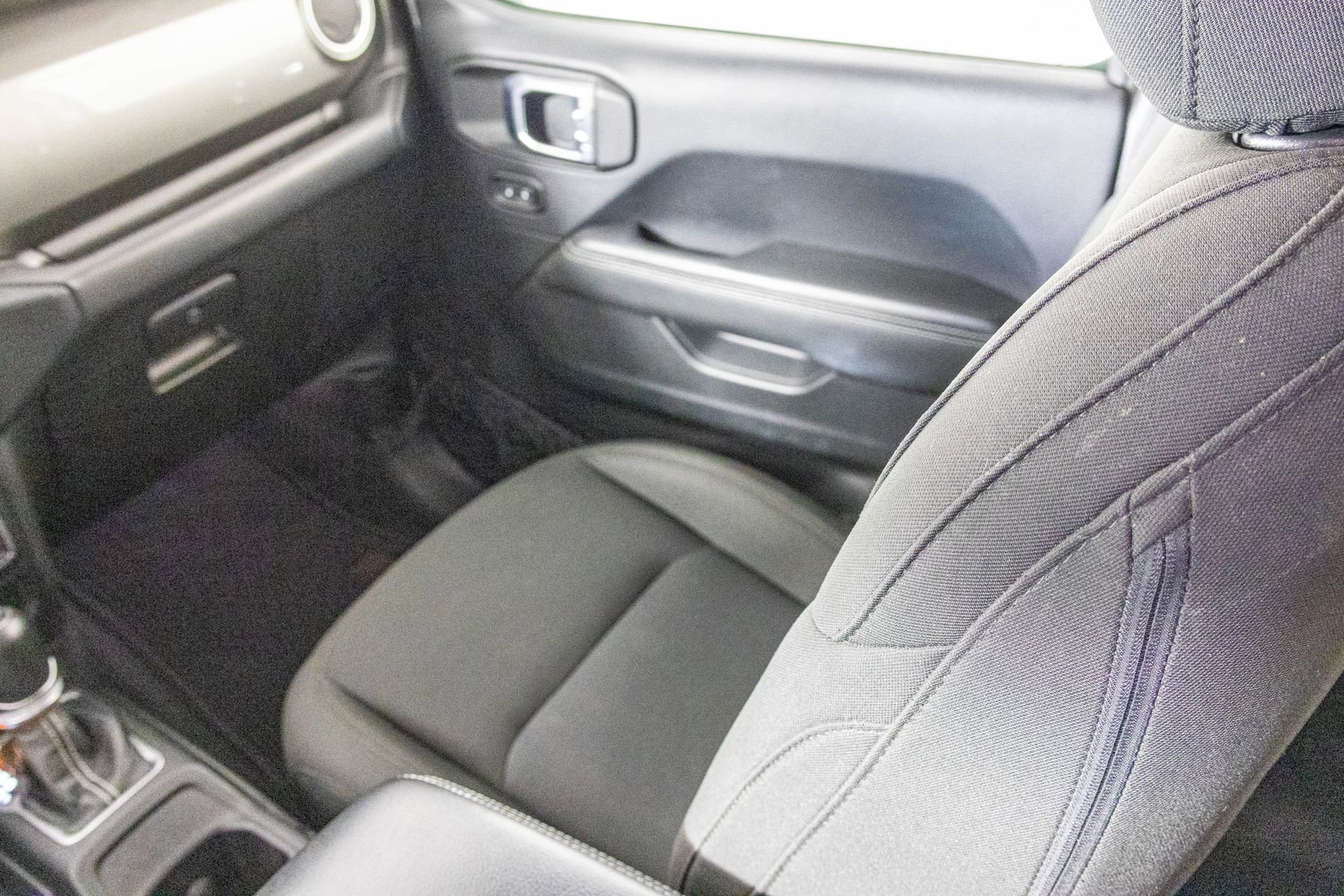 Used 2018 Jeep Wrangler Unlimited Sahara image 33