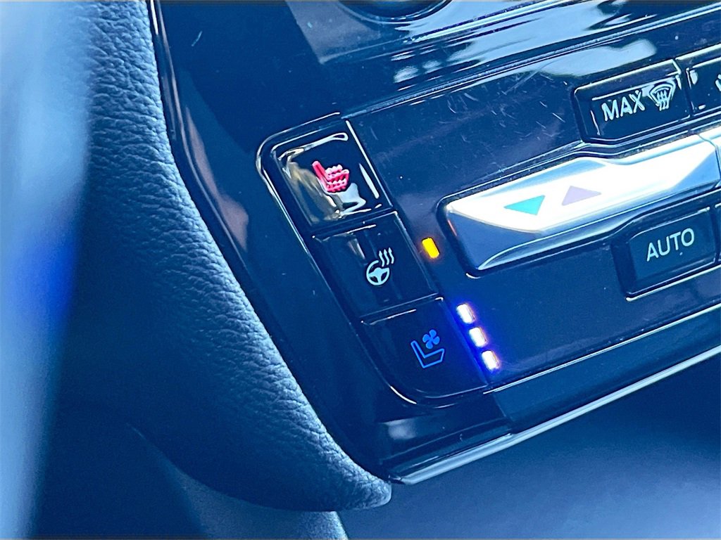 Used 2023 Ford Explorer Limited w/ Equipment Group 301A image 20