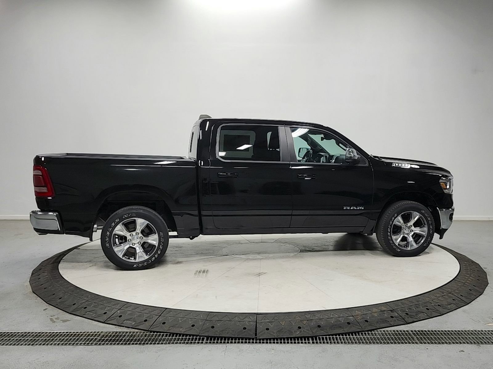 Used 2023 RAM 1500 Laramie AWD/4WD image 8
