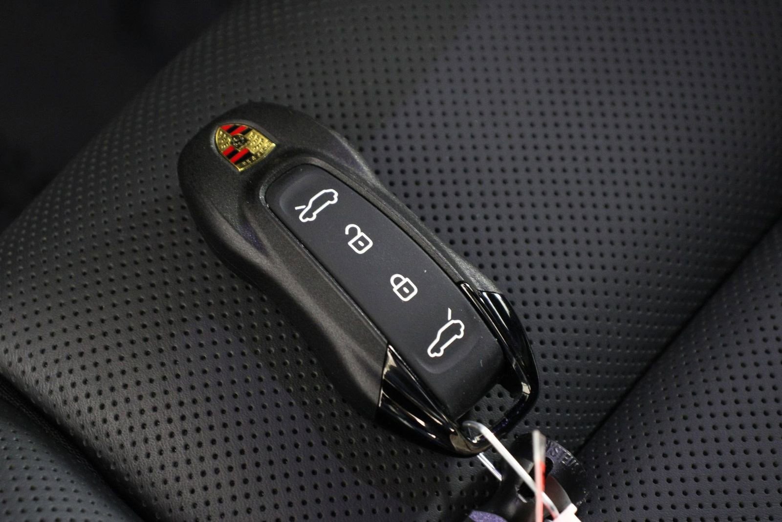 Used 2025 Porsche Macan 4 Electric AWD/4WD image 32