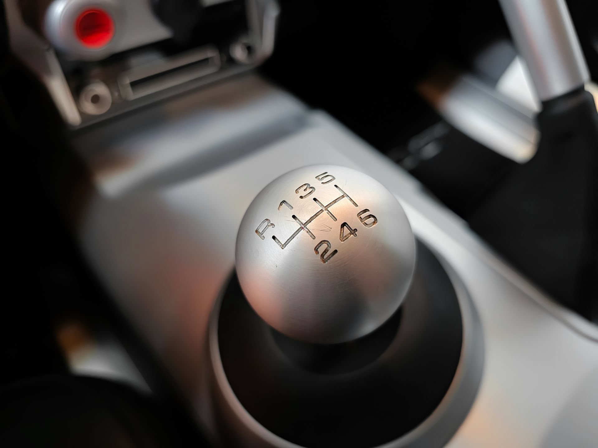 Used 2005 Ford GT RWD image 30