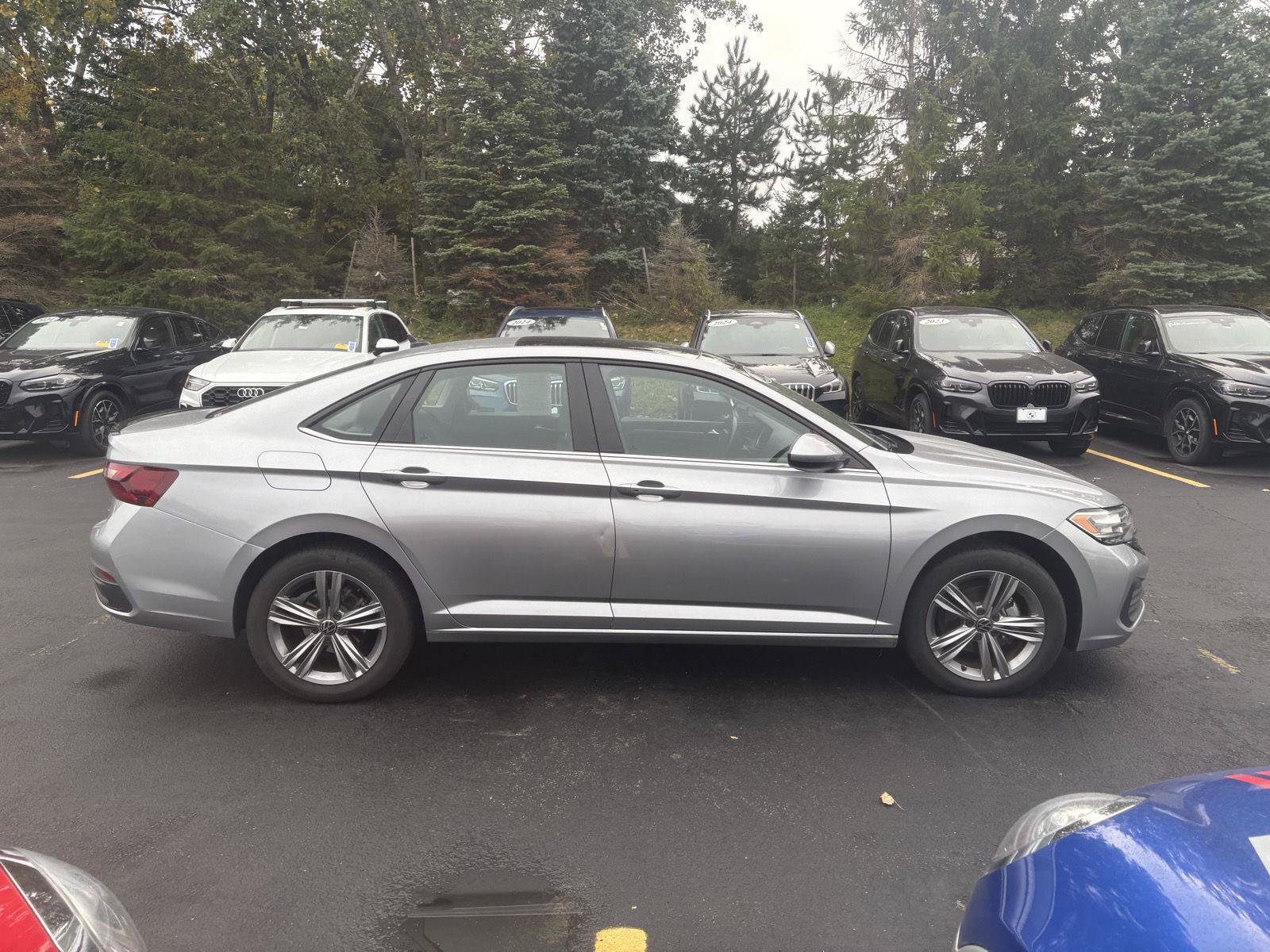 Used 2024 Volkswagen Jetta SE w/ Panoramic Sunroof Package FWD image 8