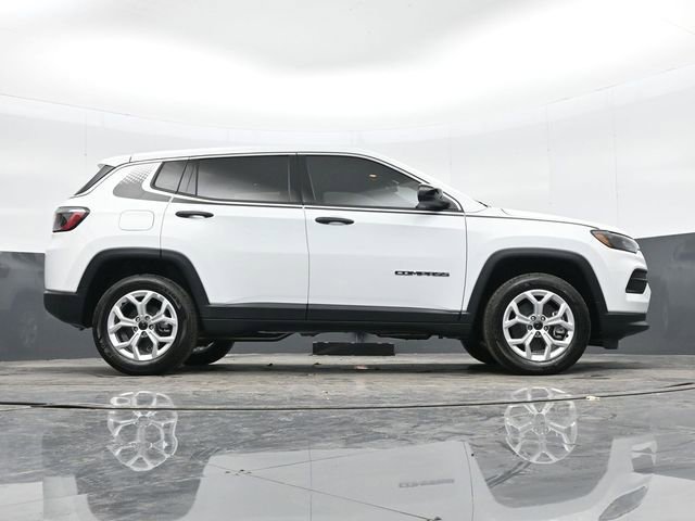 Used 2025 Jeep Compass Sport w/ Mopar Graphics Package AWD/4WD image 40