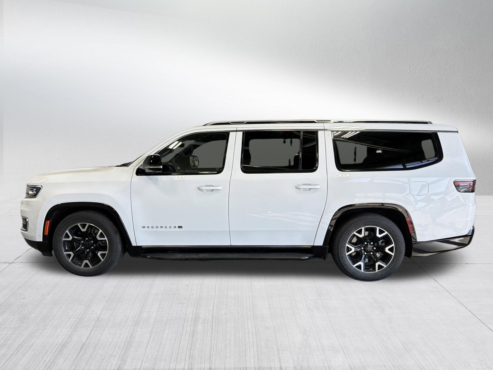 Used 2025 Jeep Wagoneer L Series III AWD/4WD image 4