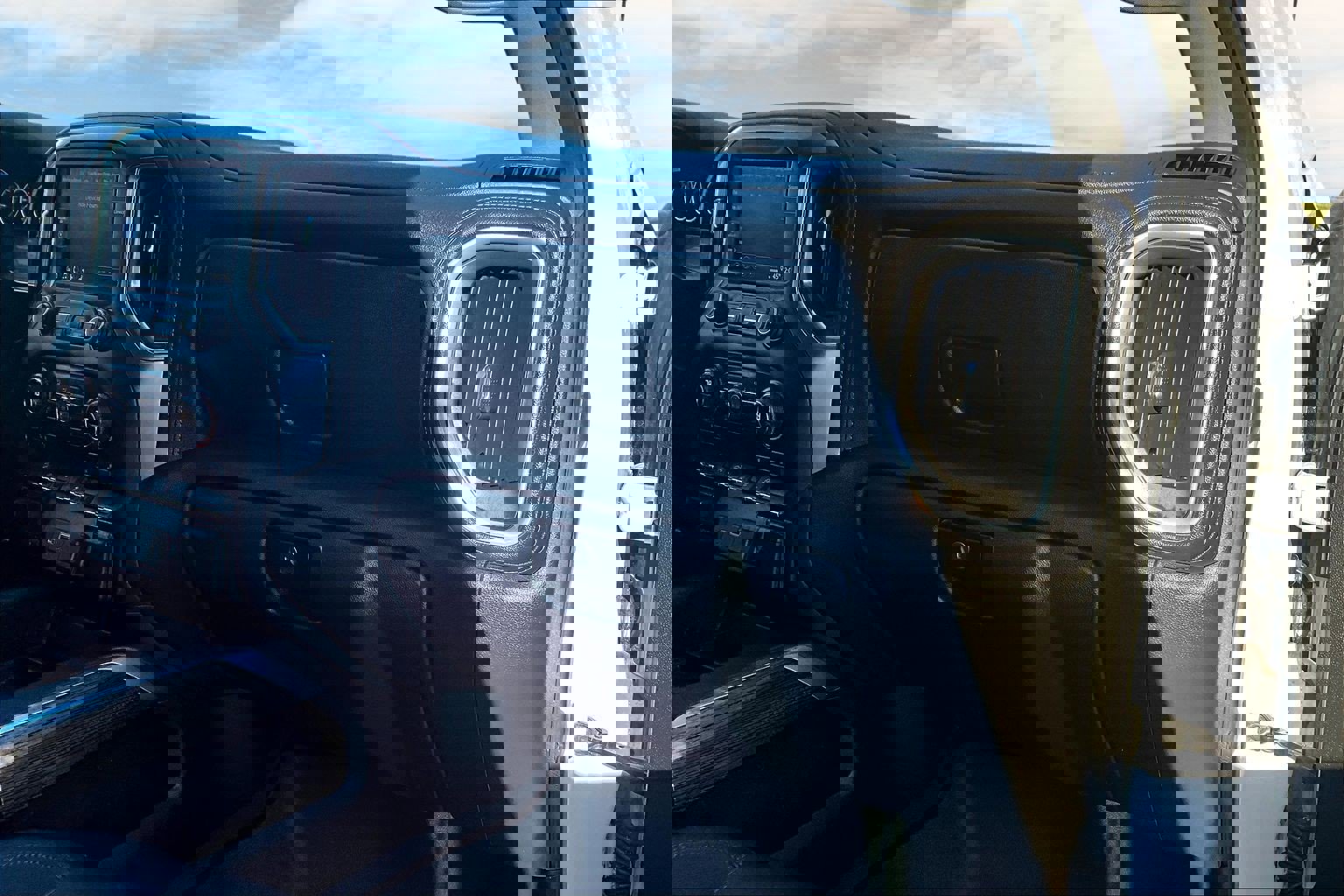 Used 2021 Chevrolet Silverado 1500 LT Trail Boss w/ Convenience Package II image 18