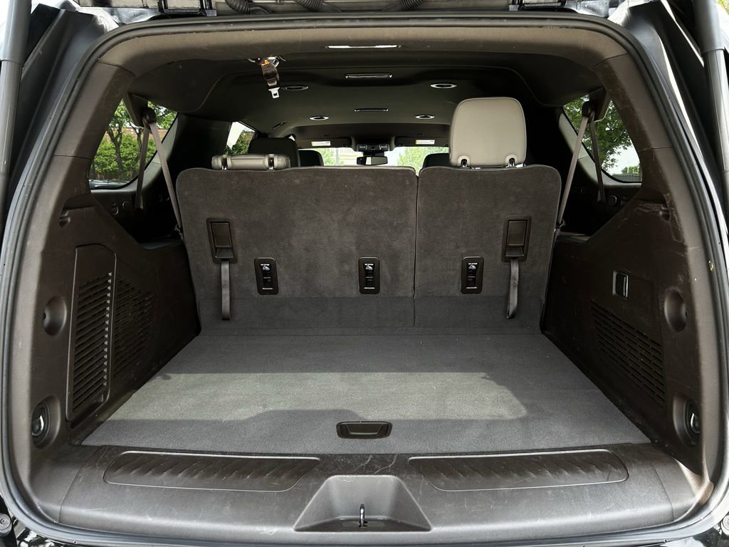 Used 2024 Chevrolet Suburban LT RWD image 36