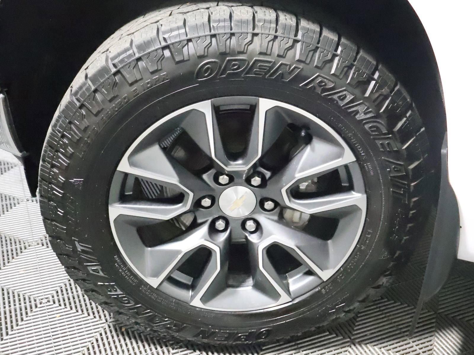 Used 2023 Chevrolet Silverado 1500 LT AWD/4WD image 18