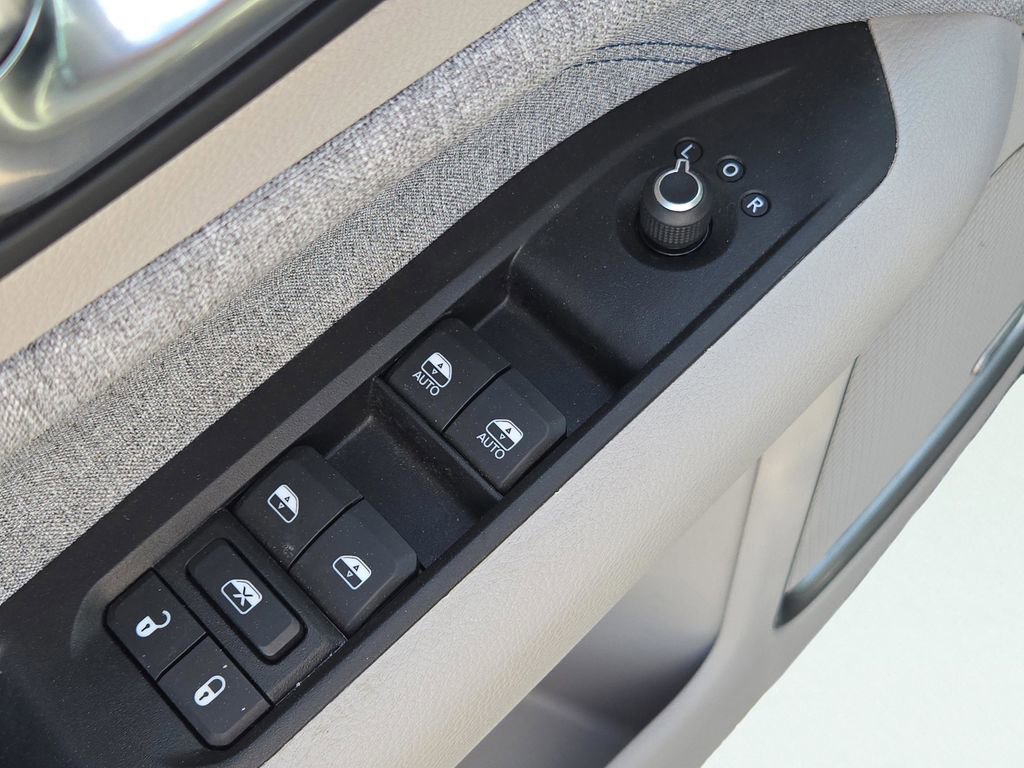 Used 2022 Jeep Compass Latitude w/ Sun and Sound Group image 15