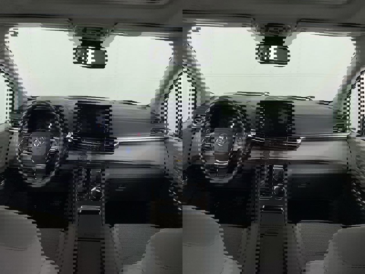 Used 2021 Toyota Sienna LE w/ LE Plus Package image 28