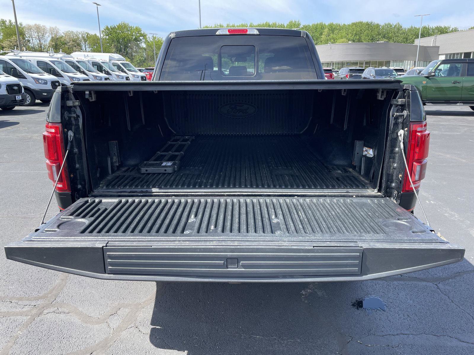 Used 2016 Ford F150 Lariat w/ Equipment Group 502A Luxury AWD/4WD image 5