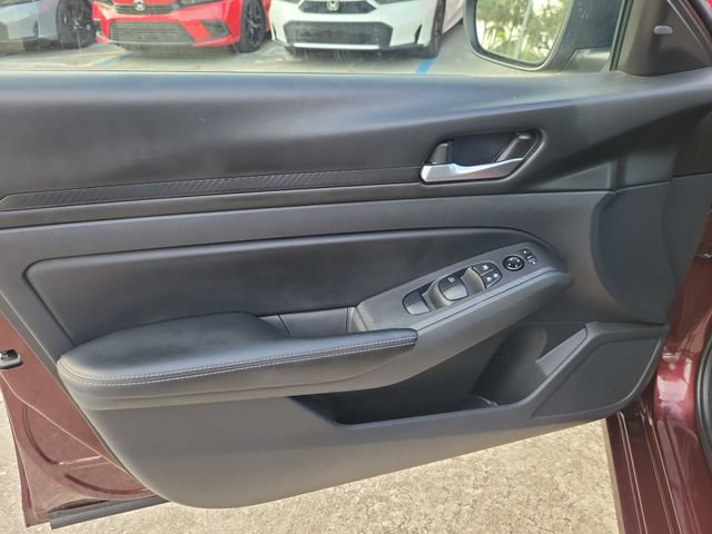 Used 2024 Nissan Altima 2.5 SV FWD image 12