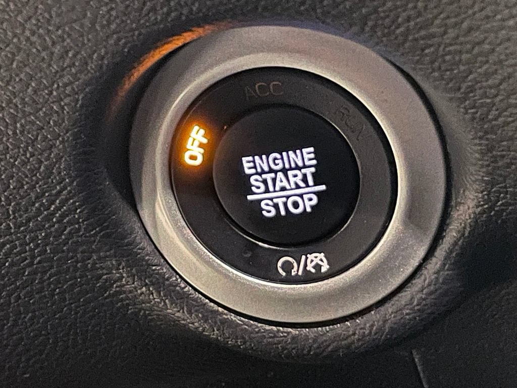 Used 2025 Chrysler Pacifica Select FWD image 30